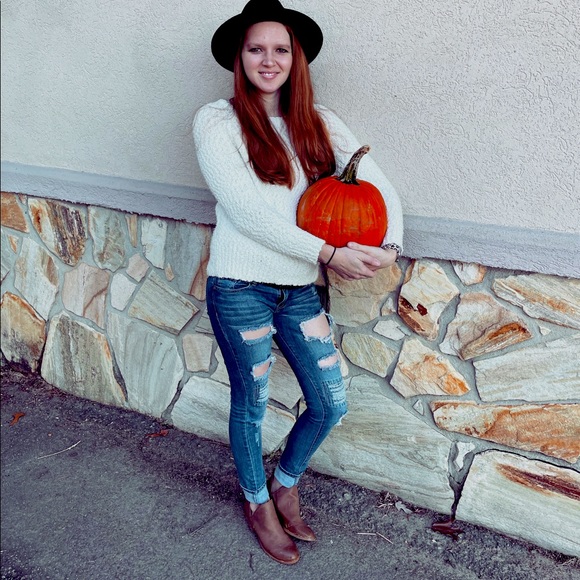 Meet your Posher, Elyse with Just For You Consignment - Picture 2 of 5